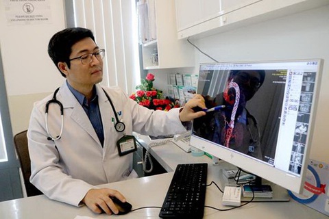 Thoát chết trong gang tấc nhờ sự quyết đoán của bác sĩ Việt Nam - Ảnh 1. Thoát chết trong gang tấc nhờ sự quyết đoán của bác sĩ Việt Nam - Ảnh 1.
