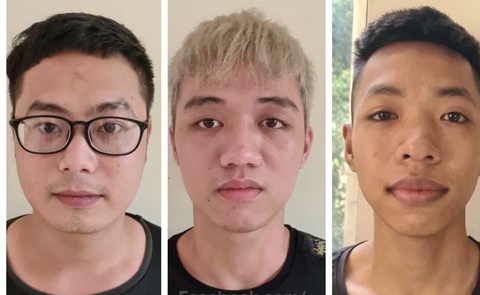 Ba thanh niên mang tuýp sắt gắn dao nhọn diễu hành ngờ ngờ giữa đường - Ảnh 1. Ba thanh niên mang tuýp sắt gắn dao nhọn diễu hành ngờ ngờ giữa đường - Ảnh 1.