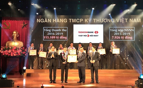 Techcombank vào top 30 doanh nghiệp nộp thuế xuất sắc toàn quốc - Ảnh 1. Techcombank vào top 30 doanh nghiệp nộp thuế xuất sắc toàn quốc - Ảnh 1.