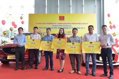 Tập đoàn Hoa Sen trao thưởng cho các nhà phân phối, đại lý trúng thưởng - Ảnh 3. Tập đoàn Hoa Sen trao thưởng cho các nhà phân phối, đại lý trúng thưởng - Ảnh 3.