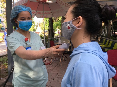 Nữ bệnh nhân 26 tuổi từ Anh về nhiễm COVID-19 - Ảnh 1. Nữ bệnh nhân 26 tuổi từ Anh về nhiễm COVID-19 - Ảnh 1.
