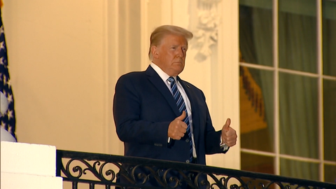 Ông Trump làm việc tại phòng tạm thời ở Nhà Trắng - Ảnh 1. Ông Trump làm việc tại phòng tạm thời ở Nhà Trắng - Ảnh 1.