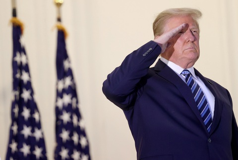 Sức khỏe ông Trump bị tình báo nước ngoài săn lùng - Ảnh 1. Sức khỏe ông Trump bị tình báo nước ngoài săn lùng - Ảnh 1.
