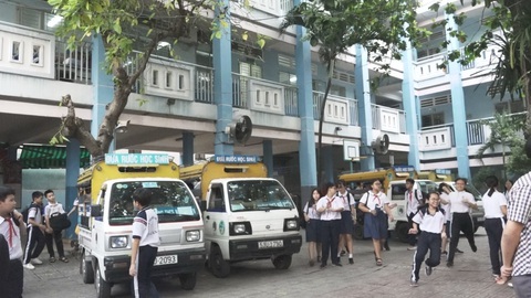 TP.HCM hơn 21.000 học sinh đi học bằng xe đưa rước, giảm 8 lần sau 7 năm - Ảnh 4. TP.HCM hơn 21.000 học sinh đi học bằng xe đưa rước, giảm 8 lần sau 7 năm - Ảnh 4.