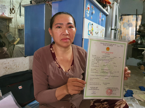 Hai vợ chồng nhận giữ trẻ thuê, xong giữ luôn không chịu trả - Ảnh 1. Hai vợ chồng nhận giữ trẻ thuê, xong giữ luôn không chịu trả - Ảnh 1.