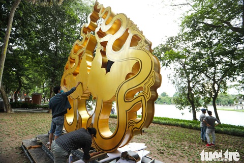 Ngắm vỉa hè hồ Hoàn Kiếm mặc áo mới - Ảnh 4. Ngắm vỉa hè hồ Hoàn Kiếm mặc áo mới - Ảnh 4.