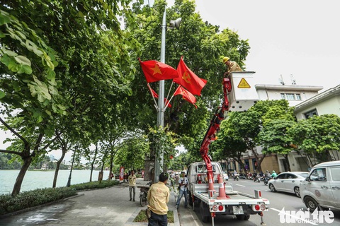 Ngắm vỉa hè hồ Hoàn Kiếm mặc áo mới - Ảnh 7. Ngắm vỉa hè hồ Hoàn Kiếm mặc áo mới - Ảnh 7.