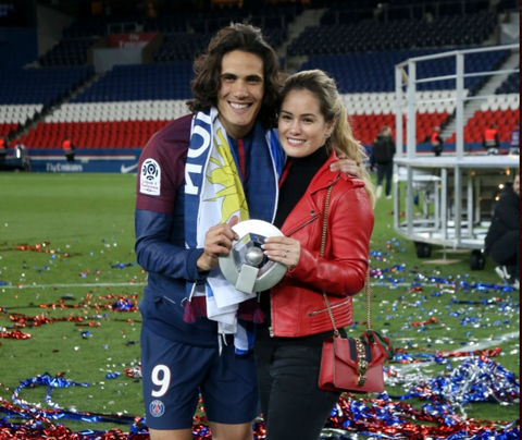 Cavani suýt từ bỏ bóng đá khi bạn gái bị COVID-19 - Ảnh 1. Cavani suýt từ bỏ bóng đá khi bạn gái bị COVID-19 - Ảnh 1.