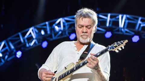 Cây guitar huyền thoại Eddie Van Halen qua đời vì bệnh ung thư - Ảnh 2. Cây guitar huyền thoại Eddie Van Halen qua đời vì bệnh ung thư - Ảnh 2.