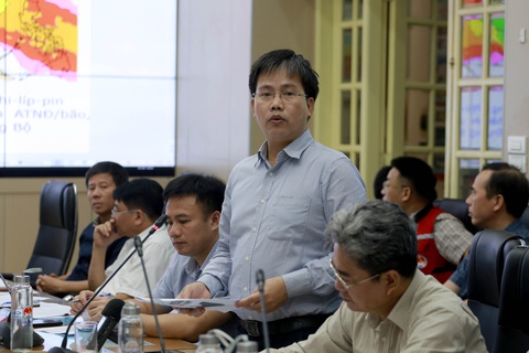 Miền Trung đón hai đợt mưa lớn kéo dài, khả năng lũ cao - Ảnh 1. Miền Trung đón hai đợt mưa lớn kéo dài, khả năng lũ cao - Ảnh 1.