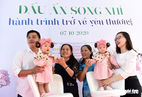 Trúc Nhi - Diệu Nhi đáng yêu trong ngày xuất viện - Ảnh 9. Trúc Nhi - Diệu Nhi đáng yêu trong ngày xuất viện - Ảnh 9.