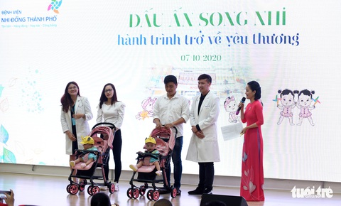 Trúc Nhi - Diệu Nhi đáng yêu trong ngày xuất viện - Ảnh 2. Trúc Nhi - Diệu Nhi đáng yêu trong ngày xuất viện - Ảnh 2.