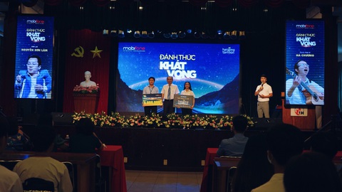 Chuỗi chương trình ‘Đánh thức khát vọng’ được sinh viên và học sinh TP HCM đón nhận - Ảnh 2. Chuỗi chương trình ‘Đánh thức khát vọng’ được sinh viên và học sinh TP HCM đón nhận - Ảnh 2.