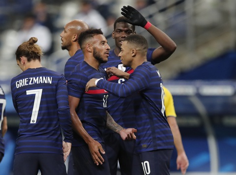 Lập cú đúp trong trận thắng Ukraine, Giroud qua mặt Platini - Ảnh 2. Lập cú đúp trong trận thắng Ukraine, Giroud qua mặt Platini - Ảnh 2.