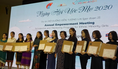 50 nữ sinh dân tộc thiểu số nhận học bổng Mở đường đến tương lai - Ảnh 1. 50 nữ sinh dân tộc thiểu số nhận học bổng Mở đường đến tương lai - Ảnh 1.