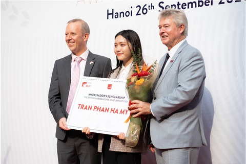 Học bổng Đại sứ Vương quốc Anh năm đầu tiên đã tìm được chủ nhân - Ảnh 2. Học bổng Đại sứ Vương quốc Anh năm đầu tiên đã tìm được chủ nhân - Ảnh 2.