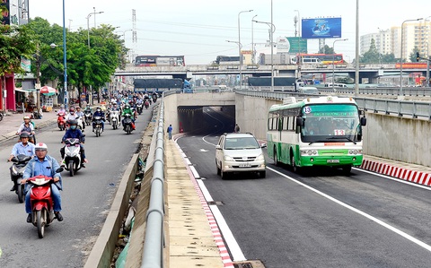 Khơi thông cửa ngõ, tránh phát triển TP.HCM theo dự án bất động sản - Ảnh 1. Khơi thông cửa ngõ, tránh phát triển TP.HCM theo dự án bất động sản - Ảnh 1.