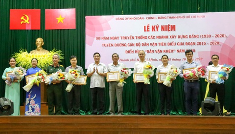 TP.HCM: Tuyên dương 110 điển hình dân vận khéo năm 2020 - Ảnh 1. TP.HCM: Tuyên dương 110 điển hình dân vận khéo năm 2020 - Ảnh 1.