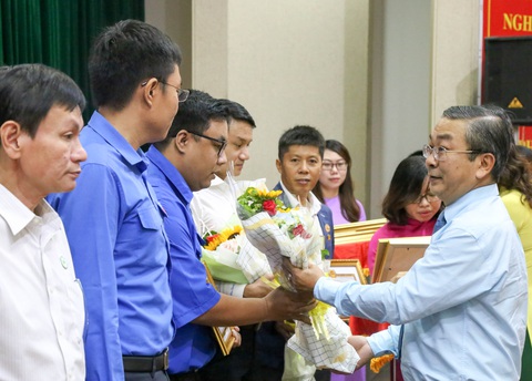 TP.HCM: Tuyên dương 110 điển hình dân vận khéo năm 2020 - Ảnh 2. TP.HCM: Tuyên dương 110 điển hình dân vận khéo năm 2020 - Ảnh 2.