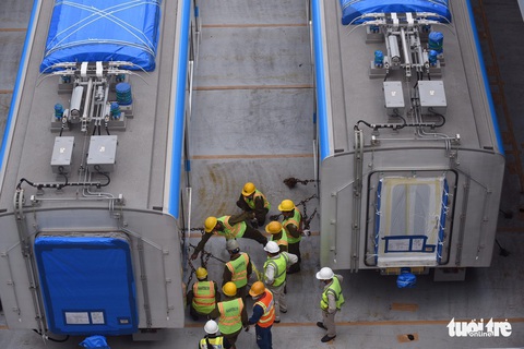 Tàu metro số 1 Bến Thành - Suối Tiên cập cảng Khánh Hội - Ảnh 3. Tàu metro số 1 Bến Thành - Suối Tiên cập cảng Khánh Hội - Ảnh 3.
