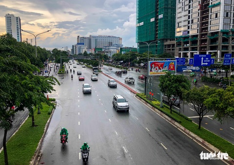Xe cộ lại được đi qua cầu vượt Nguyễn Hữu Cảnh - Ảnh 4. Xe cộ lại được đi qua cầu vượt Nguyễn Hữu Cảnh - Ảnh 4.