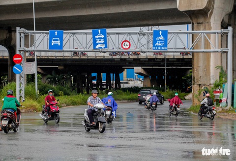 Xe cộ lại được đi qua cầu vượt Nguyễn Hữu Cảnh - Ảnh 3. Xe cộ lại được đi qua cầu vượt Nguyễn Hữu Cảnh - Ảnh 3.