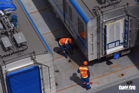 Tàu metro số 1 Bến Thành - Suối Tiên cập cảng Khánh Hội - Ảnh 4. Tàu metro số 1 Bến Thành - Suối Tiên cập cảng Khánh Hội - Ảnh 4.