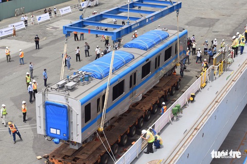 Tàu metro số 1 Bến Thành - Suối Tiên cập cảng Khánh Hội - Ảnh 5. Tàu metro số 1 Bến Thành - Suối Tiên cập cảng Khánh Hội - Ảnh 5.