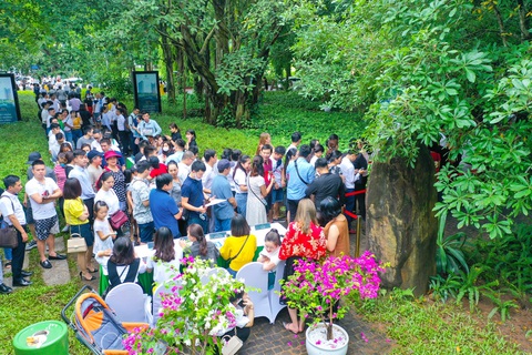 Khách xếp hàng mua nhà tại Ecopark - Ảnh 3. Khách xếp hàng mua nhà tại Ecopark - Ảnh 3.