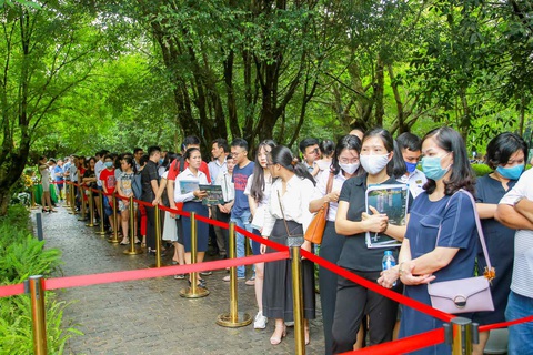 Khách xếp hàng mua nhà tại Ecopark - Ảnh 5. Khách xếp hàng mua nhà tại Ecopark - Ảnh 5.