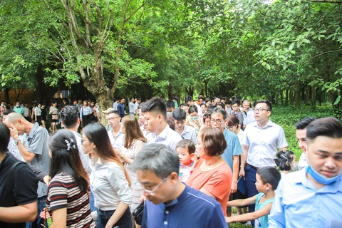 Khách xếp hàng mua nhà tại Ecopark - Ảnh 9. Khách xếp hàng mua nhà tại Ecopark - Ảnh 9.