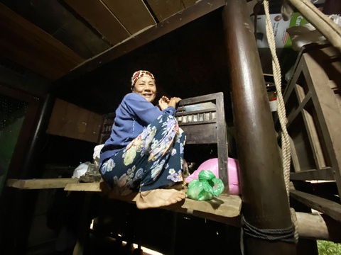Miền Trung nơi lũ rút, nơi vẫn ngập sâu, mưa to - Ảnh 13. Miền Trung nơi lũ rút, nơi vẫn ngập sâu, mưa to - Ảnh 13.