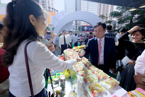 Cá tra cùng 300 nông sản Đồng Tháp lần đầu bơi ra Hà Nội - Ảnh 5. Cá tra cùng 300 nông sản Đồng Tháp lần đầu bơi ra Hà Nội - Ảnh 5.