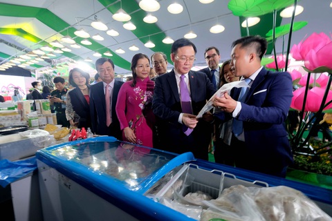 Cá tra cùng 300 nông sản Đồng Tháp lần đầu bơi ra Hà Nội - Ảnh 1. Cá tra cùng 300 nông sản Đồng Tháp lần đầu bơi ra Hà Nội - Ảnh 1.