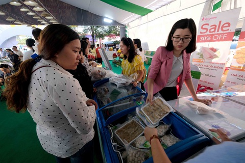 Cá tra cùng 300 nông sản Đồng Tháp lần đầu bơi ra Hà Nội - Ảnh 2. Cá tra cùng 300 nông sản Đồng Tháp lần đầu bơi ra Hà Nội - Ảnh 2.
