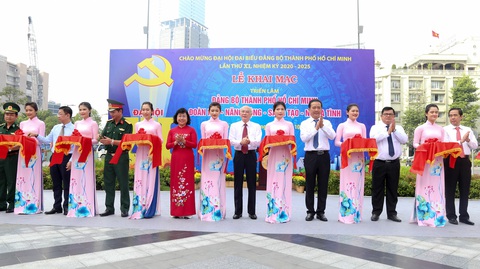 Khai mạc triển lãm chào mừng Đại hội Đảng bộ TP.HCM lần thứ XI - Ảnh 1. Khai mạc triển lãm chào mừng Đại hội Đảng bộ TP.HCM lần thứ XI - Ảnh 1.