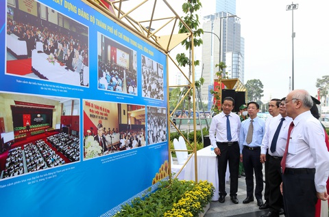 Khai mạc triển lãm chào mừng Đại hội Đảng bộ TP.HCM lần thứ XI - Ảnh 2. Khai mạc triển lãm chào mừng Đại hội Đảng bộ TP.HCM lần thứ XI - Ảnh 2.