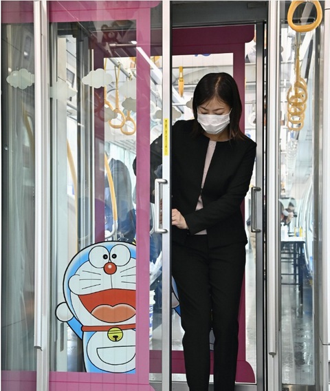 Tàu lửa Doraemon ra mắt mừng sinh nhật tuổi 50 của chú mèo máy thông minh - Ảnh 3. Tàu lửa Doraemon ra mắt mừng sinh nhật tuổi 50 của chú mèo máy thông minh - Ảnh 3.