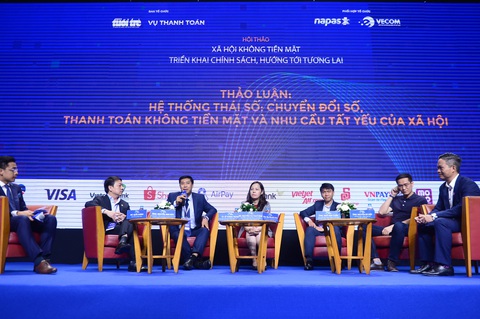Ngân hàng tăng tốc trong cuộc đua chuyển đổi số - Ảnh 3. Ngân hàng tăng tốc trong cuộc đua chuyển đổi số - Ảnh 3.