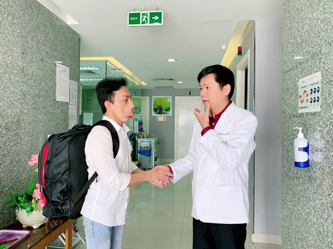 Tìm ra căn bệnh cho chàng trai suốt 15 năm mang thân phận mặt quỷ - Ảnh 2. Tìm ra căn bệnh cho chàng trai suốt 15 năm mang thân phận mặt quỷ - Ảnh 2.