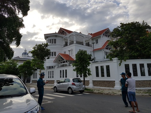 Nguyên bí thư Thành ủy Nha Trang bị người lạ tấn công ngay tại nhà - Ảnh 2. Nguyên bí thư Thành ủy Nha Trang bị người lạ tấn công ngay tại nhà - Ảnh 2.
