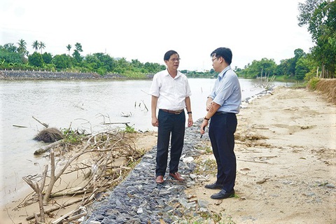 Một bờ sông, hai dự án kè sông chồng lên nhau, nửa chừng bỏ dở - Ảnh 2. Một bờ sông, hai dự án kè sông chồng lên nhau, nửa chừng bỏ dở - Ảnh 2.