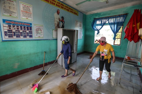 Trở lại trường, ai cũng lo toan - Ảnh 1. Trở lại trường, ai cũng lo toan - Ảnh 1.