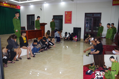 39 thanh niên sử dụng ma túy, đánh bạc, mua bán dâm trong khách sạn - Ảnh 1. 39 thanh niên sử dụng ma túy, đánh bạc, mua bán dâm trong khách sạn - Ảnh 1.