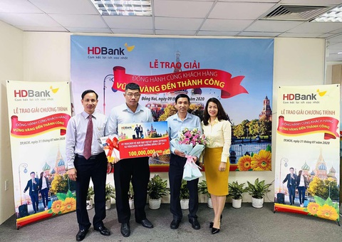 HDBank dành hơn 1,2 tỉ đồng tri ân khách hàng doanh nghiệp dịp cuối năm - Ảnh 1. HDBank dành hơn 1,2 tỉ đồng tri ân khách hàng doanh nghiệp dịp cuối năm - Ảnh 1.