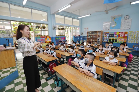 Thẩm định sách giáo khoa lớp 2, lớp 6: Để không lặp lại vết xe đổ - Ảnh 1. Thẩm định sách giáo khoa lớp 2, lớp 6: Để không lặp lại vết xe đổ - Ảnh 1.