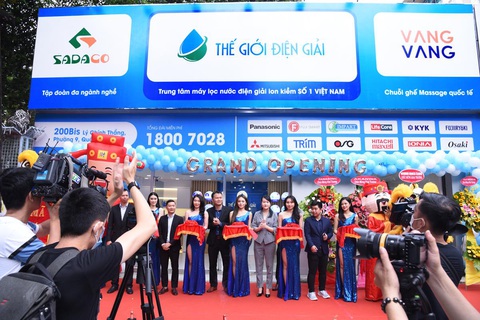Thế Giới Điện Giải khai trương trung tâm trải nghiệm máy lọc nước ion kiềm - Ảnh 1. Thế Giới Điện Giải khai trương trung tâm trải nghiệm máy lọc nước ion kiềm - Ảnh 1.