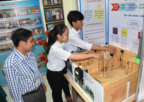 Học trò trường huyện thiết kế nhà vệ sinh thông minh - Ảnh 1. Học trò trường huyện thiết kế nhà vệ sinh thông minh - Ảnh 1.