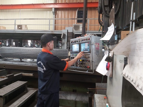 Sản xuất thoát bẫy thu nhập trung bình: Doanh nghiệp hụt hơi kiếm tiền lẻ - Ảnh 1. Sản xuất thoát bẫy thu nhập trung bình: Doanh nghiệp hụt hơi kiếm tiền lẻ - Ảnh 1.