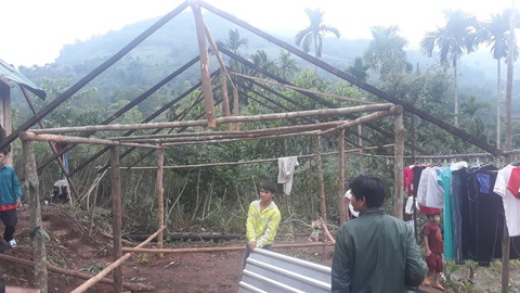 Sạt lở ở Quảng Ngãi, lũ bùn chảy như một dòng sông - Ảnh 6. Sạt lở ở Quảng Ngãi, lũ bùn chảy như một dòng sông - Ảnh 6.